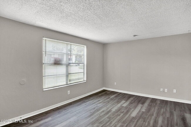 Building Photo - 473 Bentwood Ln