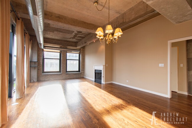 Building Photo - 1069 W 14th Pl