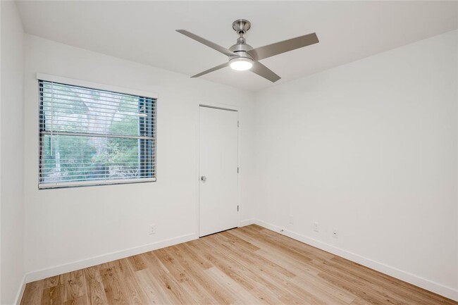 Building Photo - 906 Airoso Cove