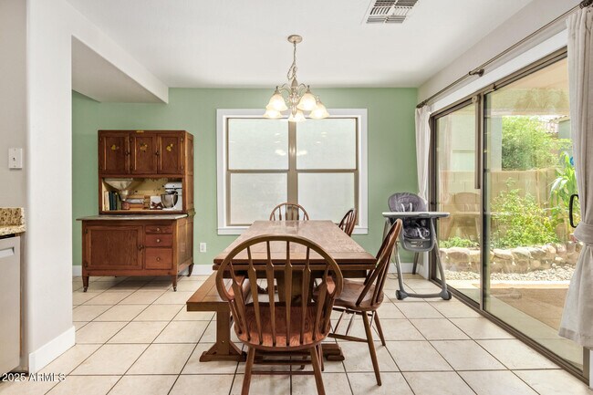 Foto del edificio - 9435 W Terri Lee Dr