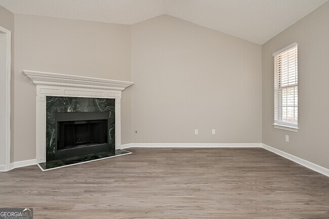 Building Photo - 325 Countryside Ln