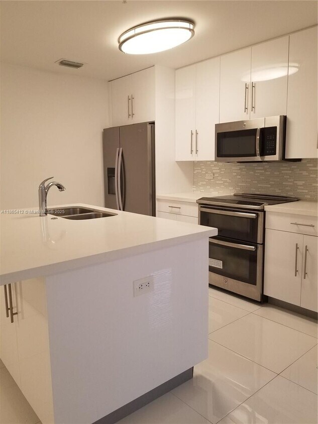 Foto principal - 2651 NE 212th Terrace