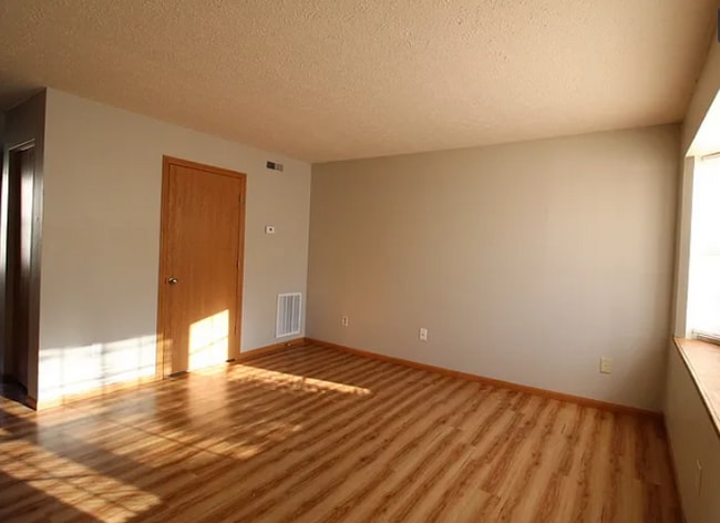 Building Photo - 2649 Sandbury Blvd