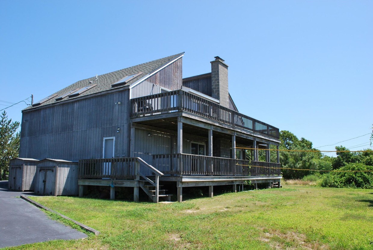 Foto principal - 423 E Lake Dr
