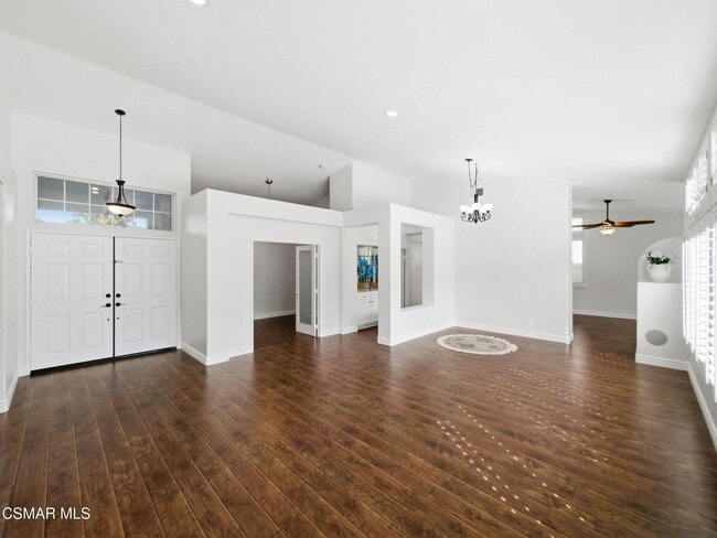 Foto del edificio - 1698 Ramona Dr