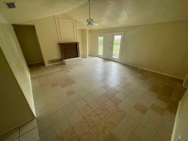 Foto del edificio - 4520 Louisville Dr