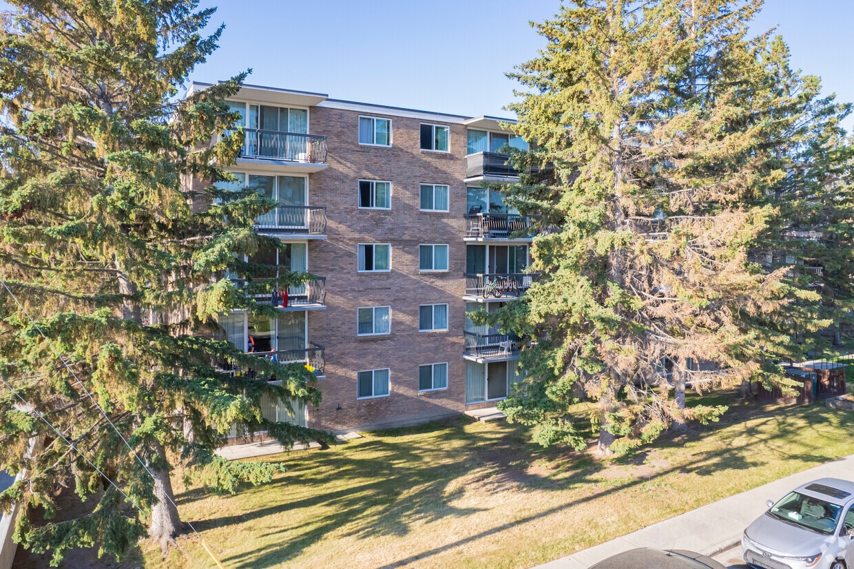 Primary Photo - Elkwater Apartments