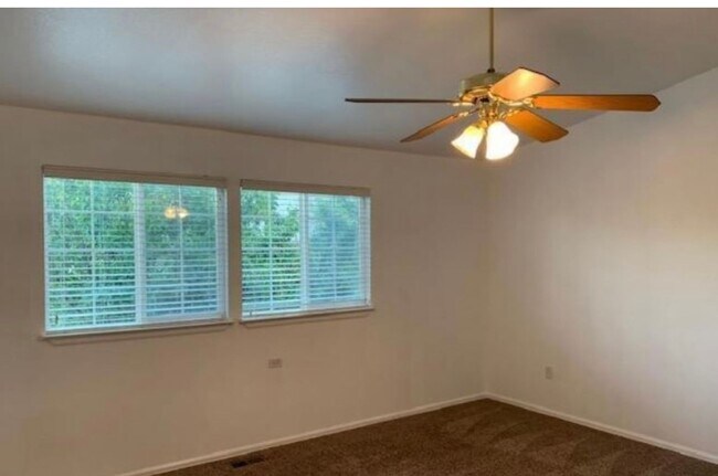 Foto del edificio - ALL PROSPECTIVE TENANTS MUST SUBMIT A $58 ...