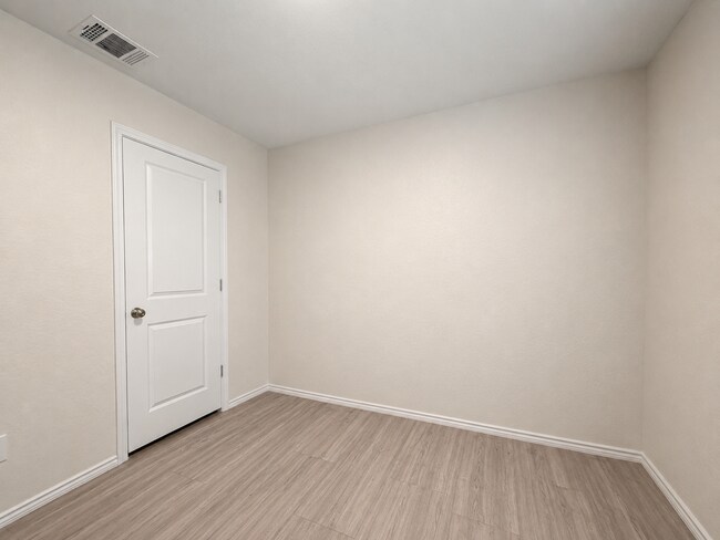 Foto del edificio - Modern Comfort Meets Convenient Living in San Antonio