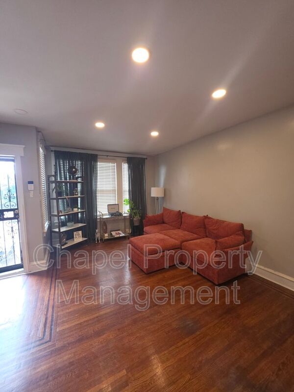 Foto del edificio - 5617 Upland Way