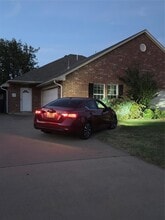 Building Photo - 11719 Hollyrock Ct