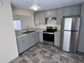 Building Photo - 829 W Harbeck Rd