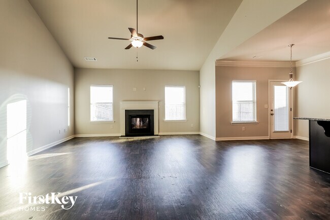 Building Photo - 304 Township Ln
