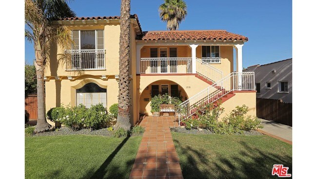 Beautiful Spanish Duplex Upper Unit - 1538 S Durango Ave