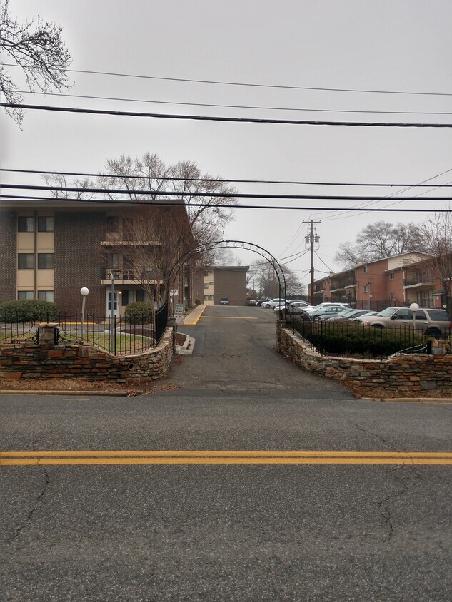 Development Entrance on to Stonegate Dr - 3934 Stone Gate Dr