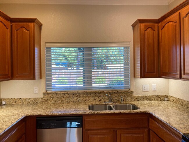 Foto del edificio - 2 Bedroom 2.5 Bath Townhome