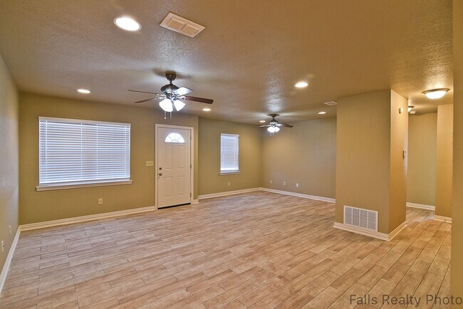 Building Photo - 1432 Deville St