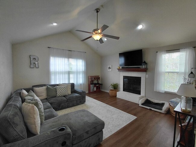 Building Photo - 21079 Hideaway Ln