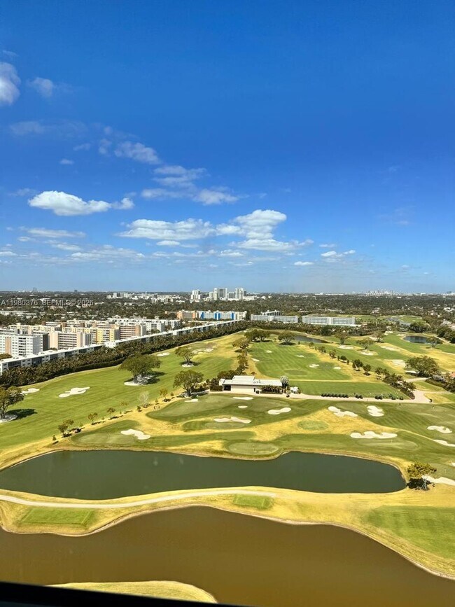 Foto del edificio - 1745 E Hallandale Beach Blvd