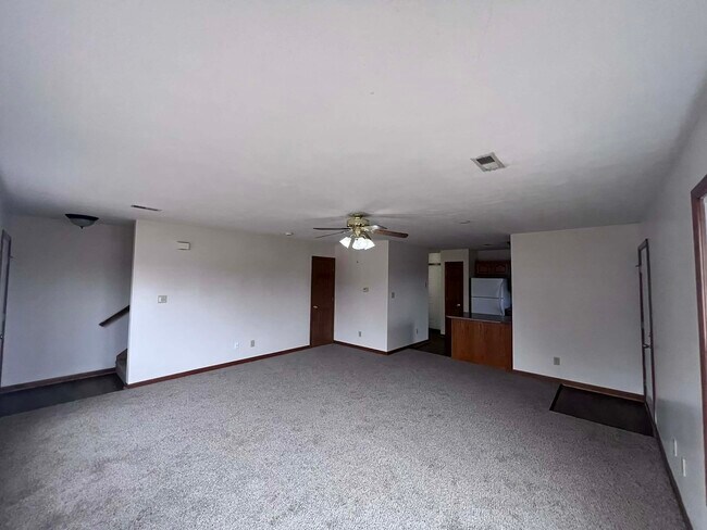 Building Photo - 10 E Poston Rd