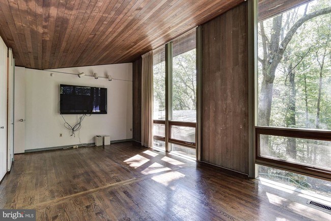 Foto del edificio - 7000 Crail Dr