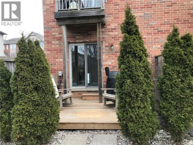 Photo du bâtiment - 15 Chapman Ln