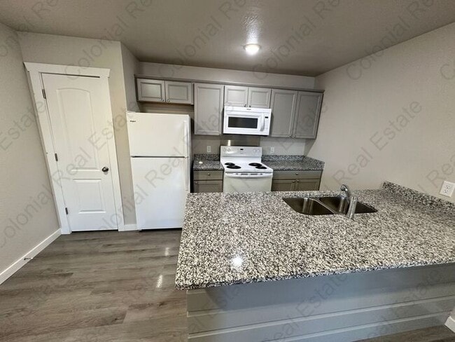 Building Photo - 2 Bedroom 2 Bathroom