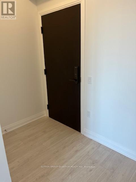 Photo du bâtiment - 412-412 Silver Maple Rd