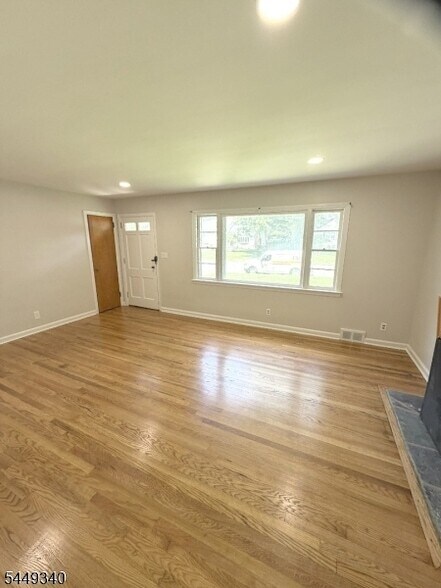 Foto del edificio - 22 Springbrook Rd