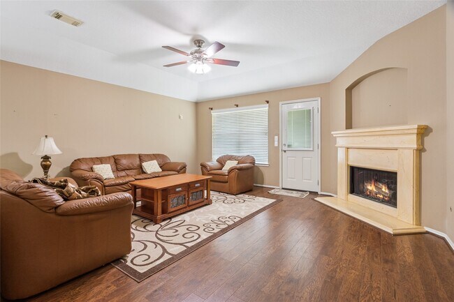 Foto del edificio - 10306 Logan Bridge Ln