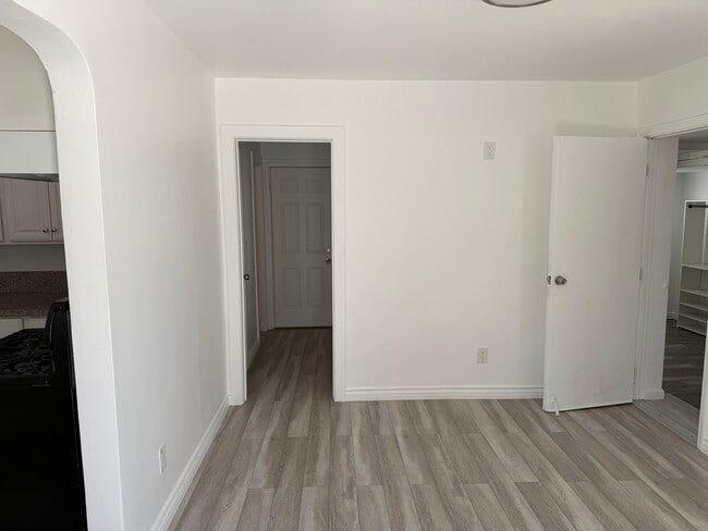 Building Photo - 3619 Edenhurst Ave