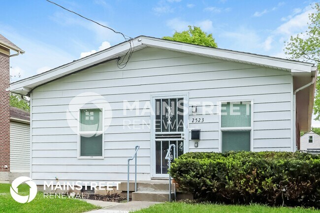 Foto del edificio - 2523 1/2 Greenwood Ave