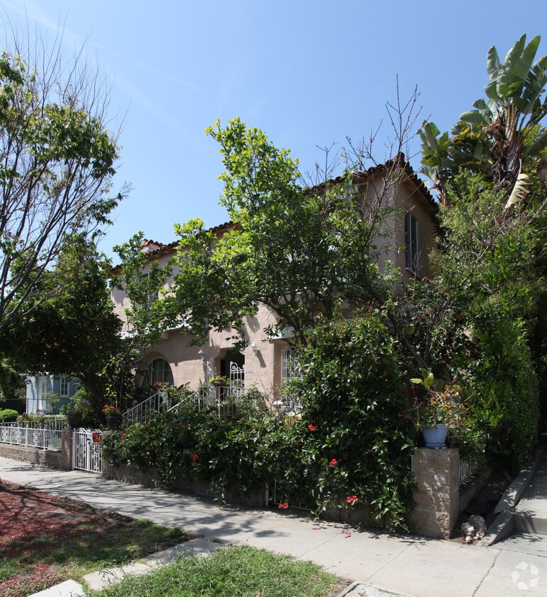 Primary Photo - 309-311 S Reeves Dr