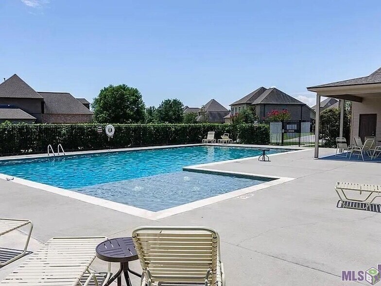 Building Photo - 18177 Pinehurst Dr
