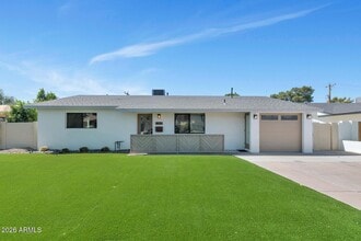 Building Photo - 8225 E Jackrabbit Rd