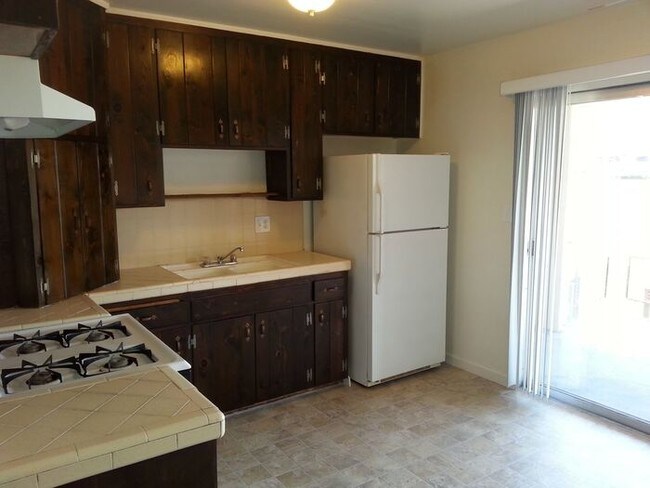 Building Photo - SPACIOUS 2BR/1BA Unit with private Patio.