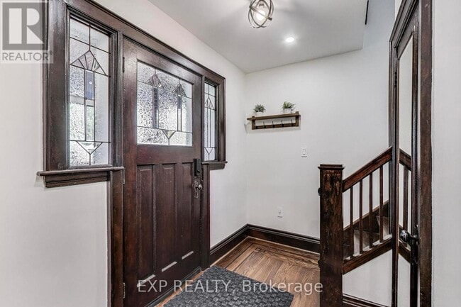 Building Photo - 71 Huxley Ave S
