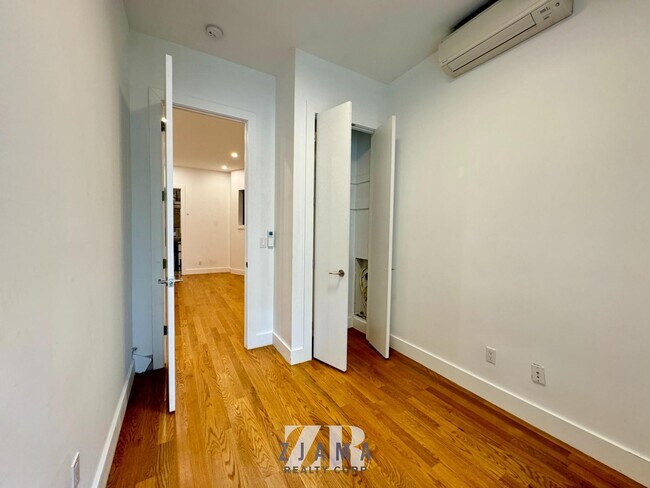 Foto del edificio - 435 DeKalb Ave