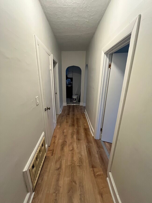 Entrance hallway - 44 Russell Rd