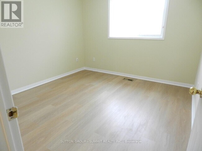 Building Photo - 5205 Glen Erin Dr