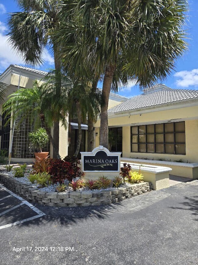 Foto del edificio - 2445 SW 18th Terrace