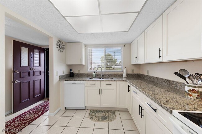 Building Photo - 4420 Santa Barbara Blvd