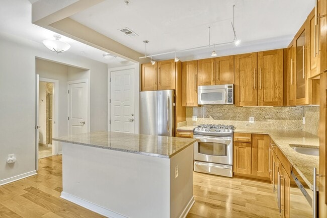 Building Photo - Spacious Condo located at The Westlee - 2b...