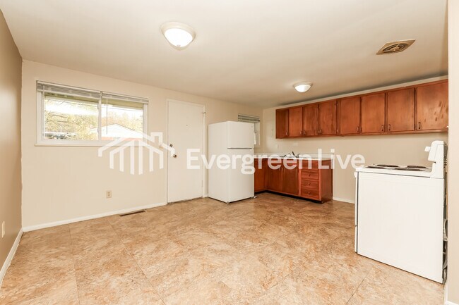 Building Photo - 6712 Hubbard Dr