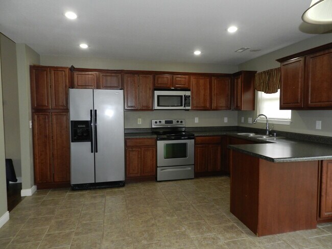 Building Photo - 134 Kale Ct