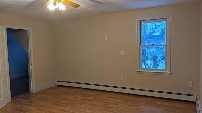 Master bedroom - 266 Manning St