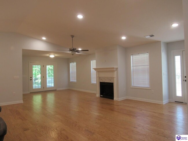 Building Photo - 112 Legacy Ct