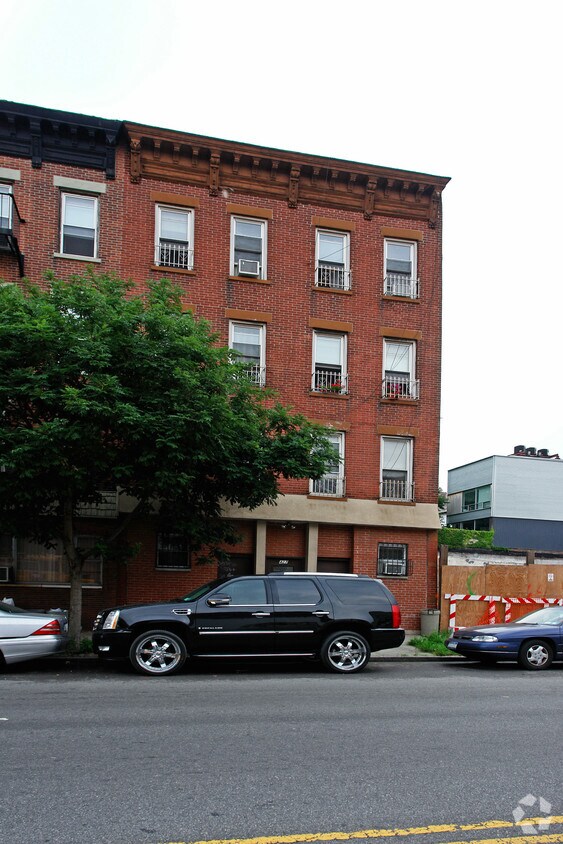 Building Photo - 427 3rd Ave