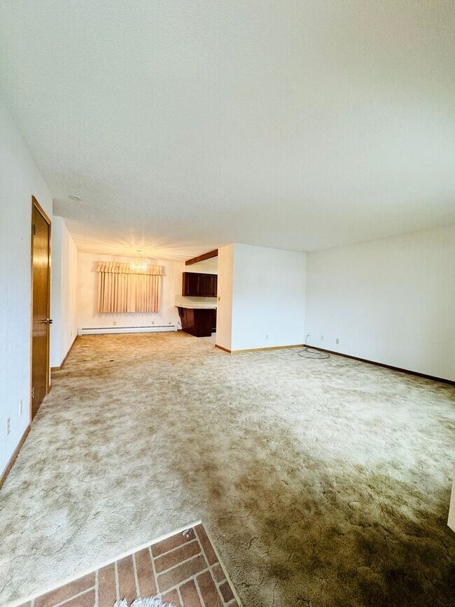 Foto del edificio - 4 Bedroom - 2 Bath Ranch Style Home with 2...
