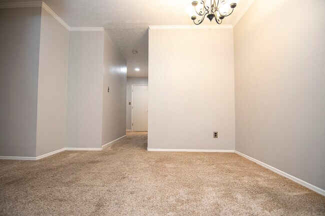 Foto del edificio - 606 Country Park Dr
